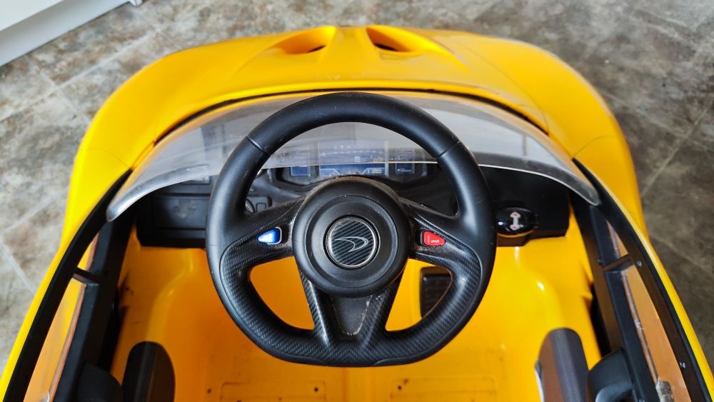 Pojazd / samochód akumulatorowy dla dzieci (McLaren)