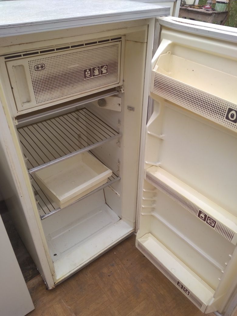 Холодильник Днепр 120 см.