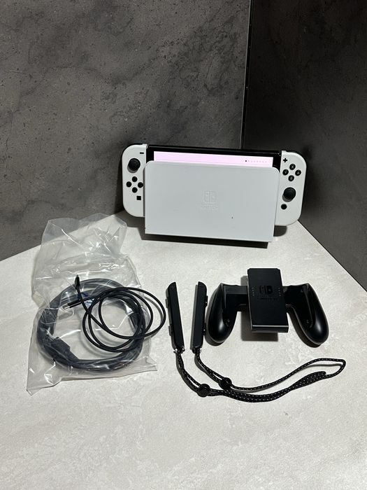 Nintendo Switch (OLED Model) White D977