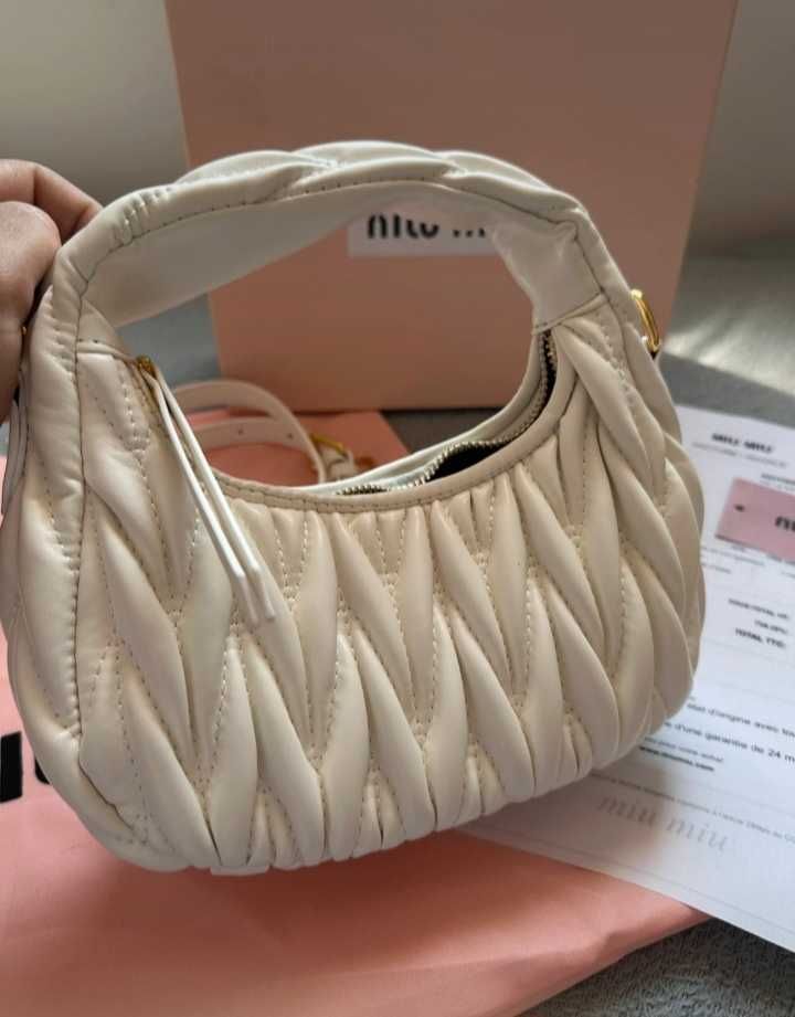 Sac miu miu mini hobo wonder en nappa matelassé