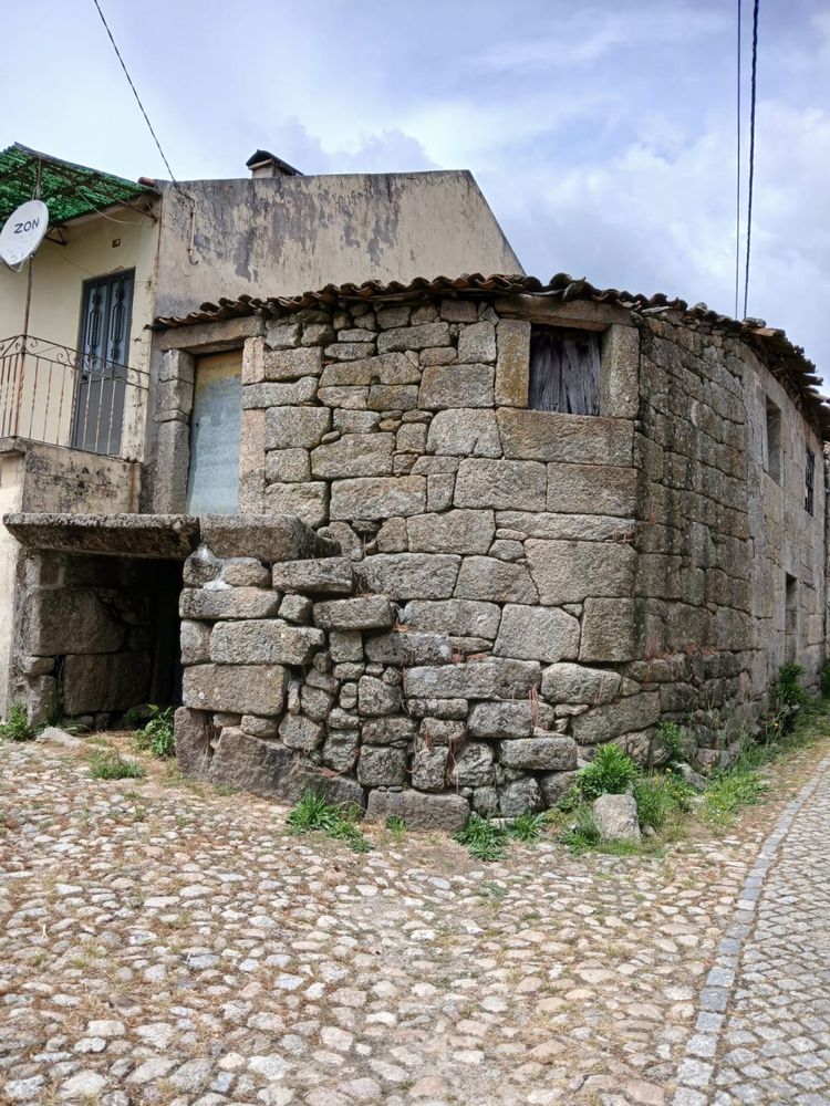 Vendo casa centro vila cha alijó