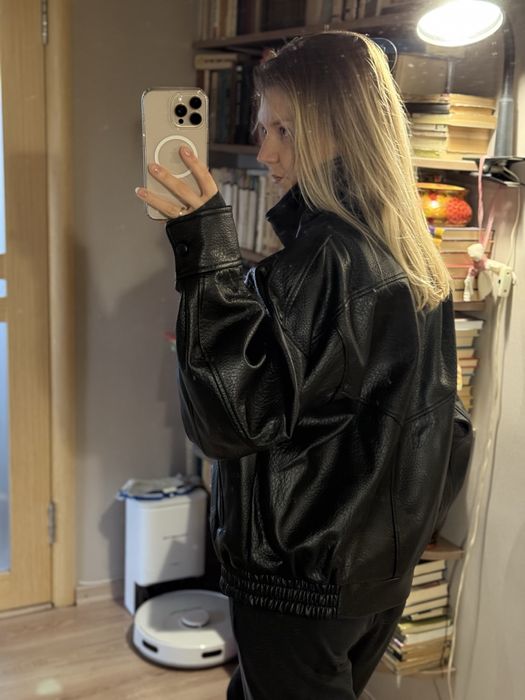 Трендова чорна куртка косуха Zara з коміром - розмір XS