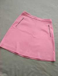 Krótka różowa spódnica