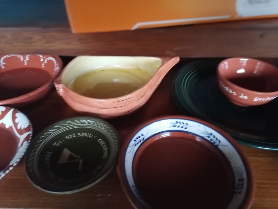 Peças em barro/louça decorado