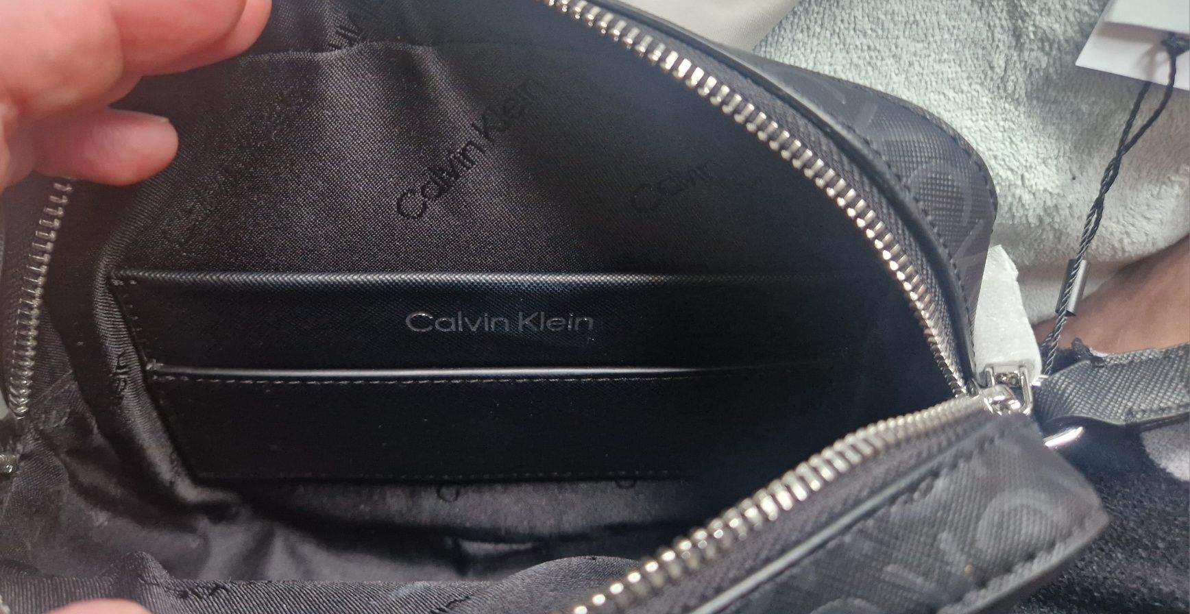 Calvin Klein torebka Re- lock Camera bag mono