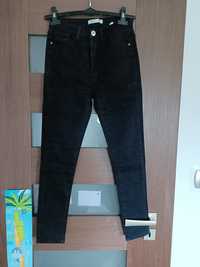 Czarne dopasowane jeansy S/xs