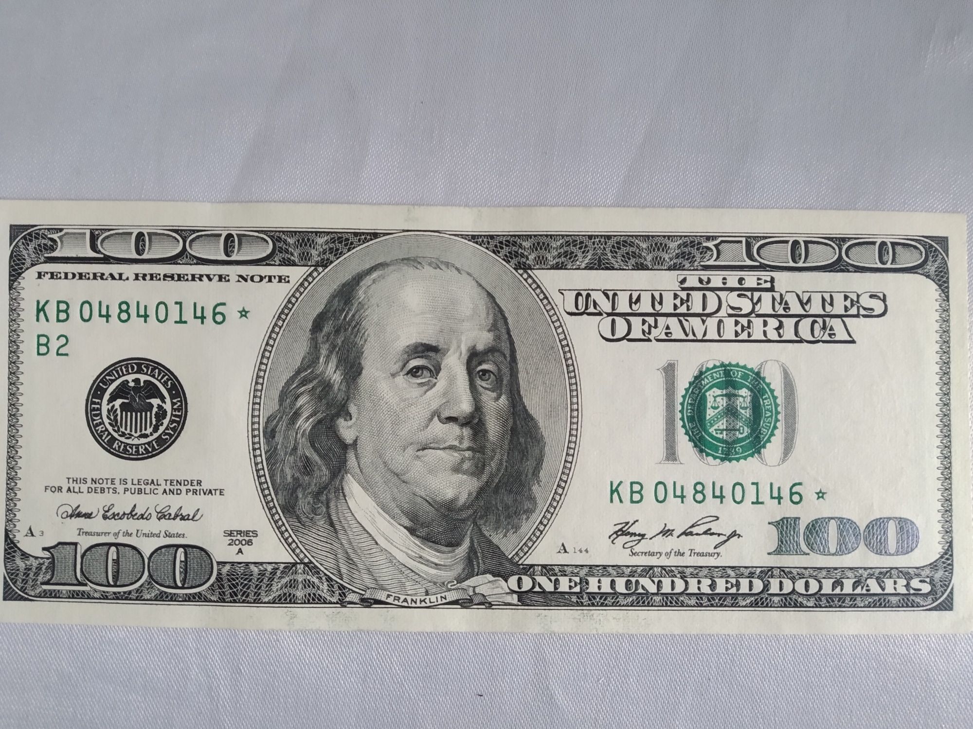 Продам купюру 100 доларів США з зіркою 2006 рік ідеальна