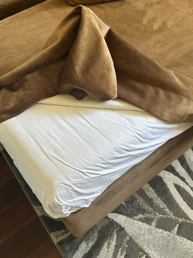 Cama em veludo castanha