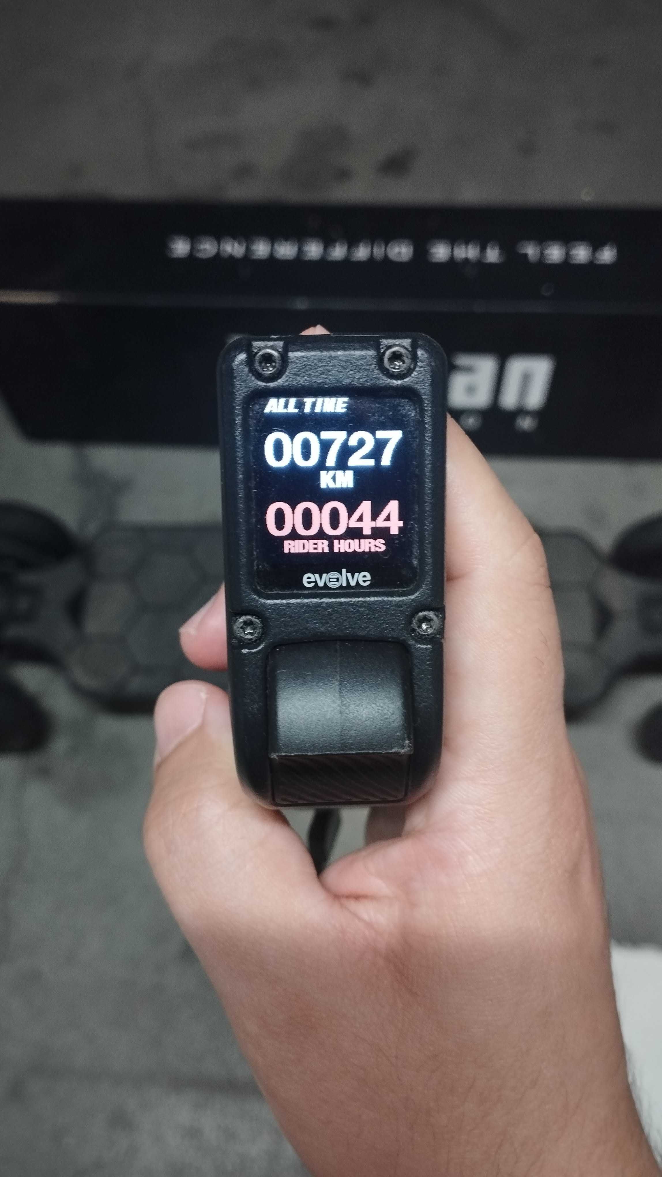 Skate Evolve Carbon Hadean AT + Extras