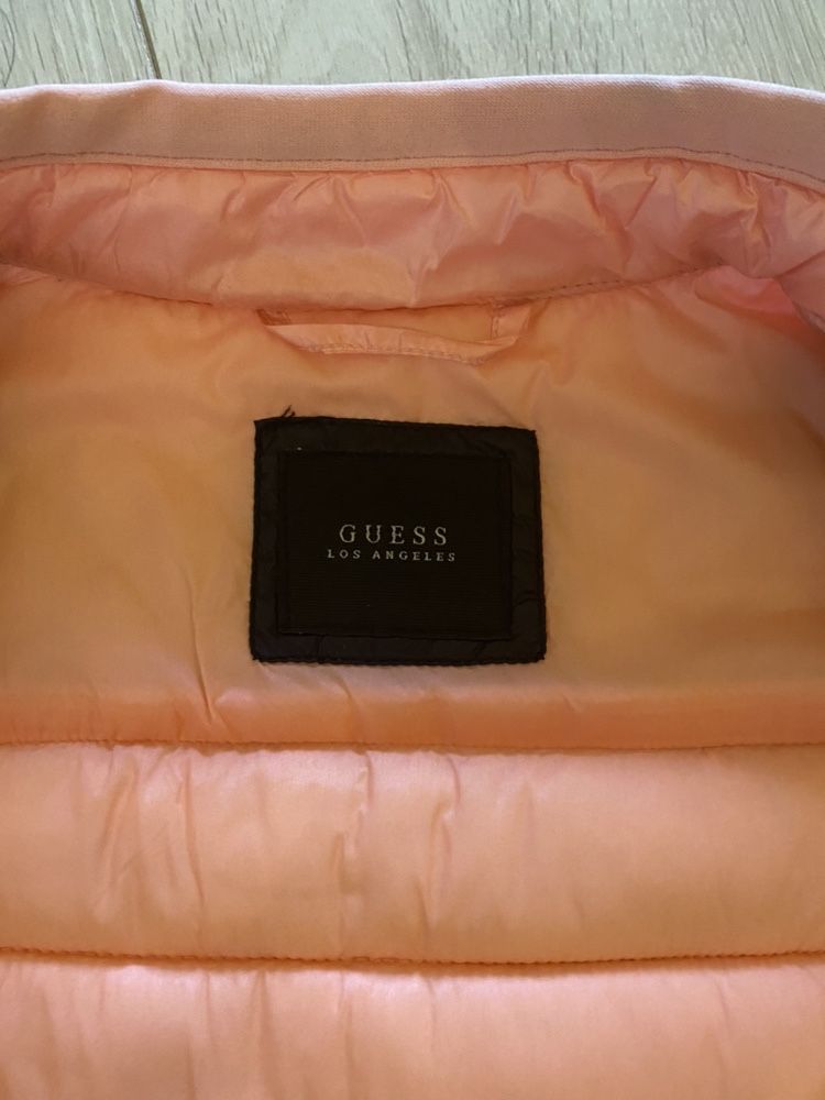 Продам куртку «Guess»