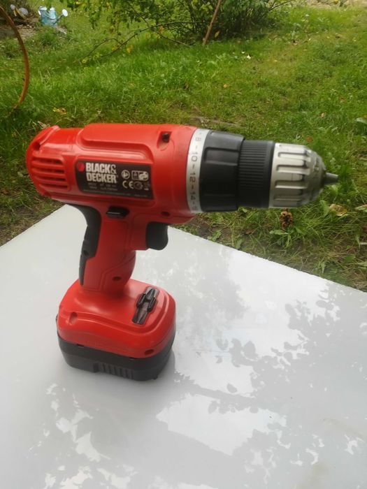 Продаю аккумуляторную дрель-шуруповерт " BLACK & DECKER EPC12 " 12В
