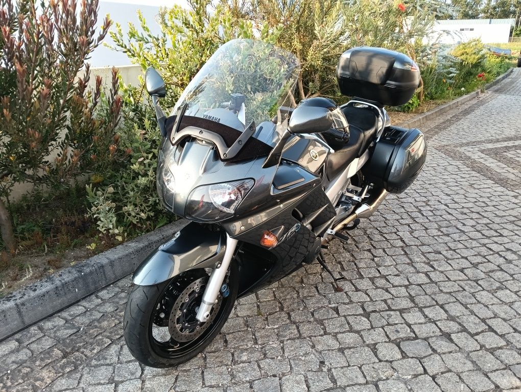 Yamaha ZJR 1300 impecável