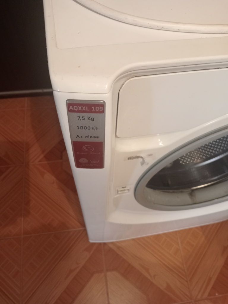 Máquina lavar Ariston hotpoint