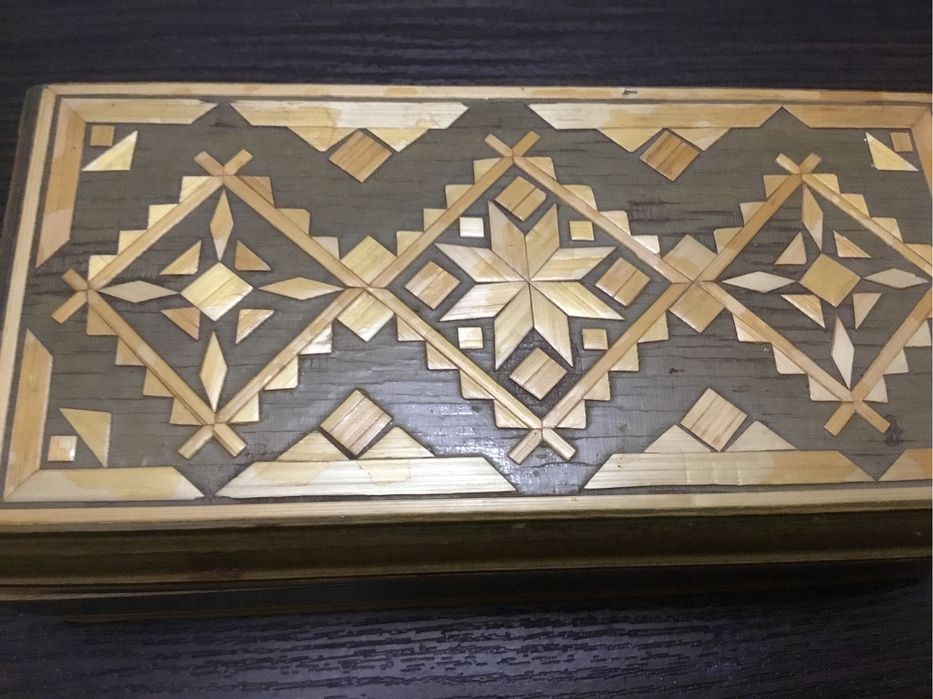 Шкатулка деревянная инкрустированная