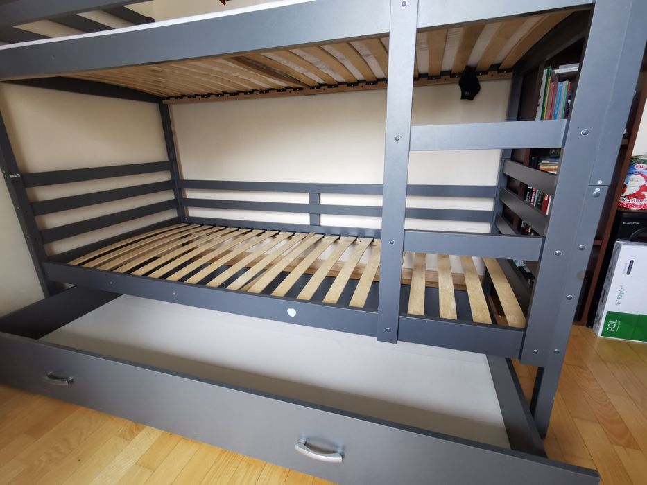 Sprzedam łóżko piętrowe drewniany