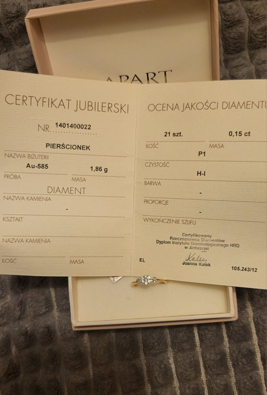Pierścionek Apart z diamentami