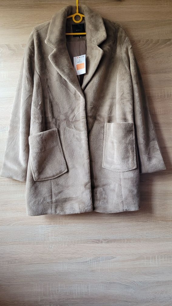 Płaszcz alpaka kolor camel Mohito r. 40