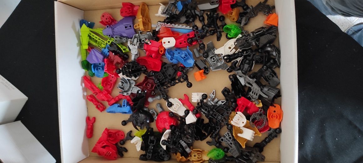 180 peças lego Bionicle
