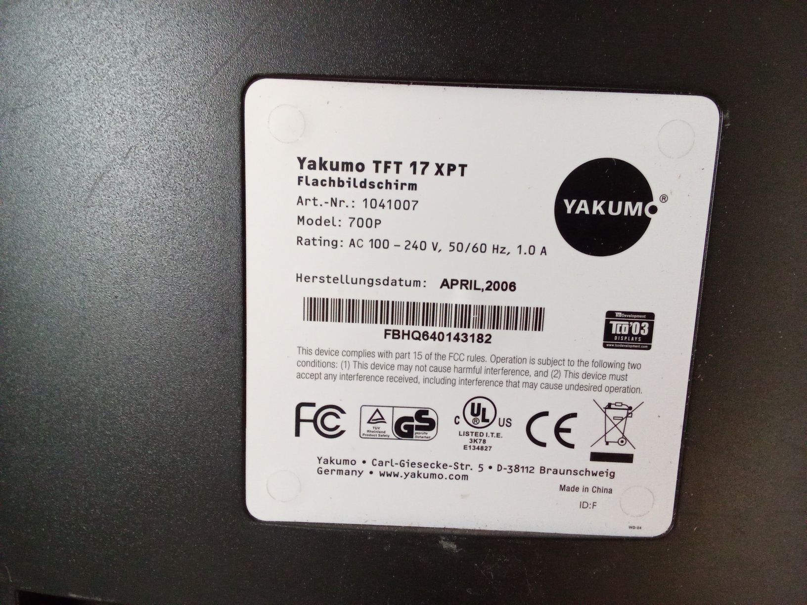 Monitor 17 cali Yakumo 700p z głośnikami