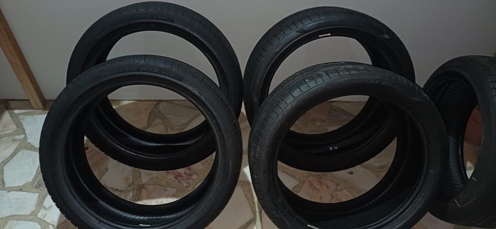 3 pares de pneus com piso