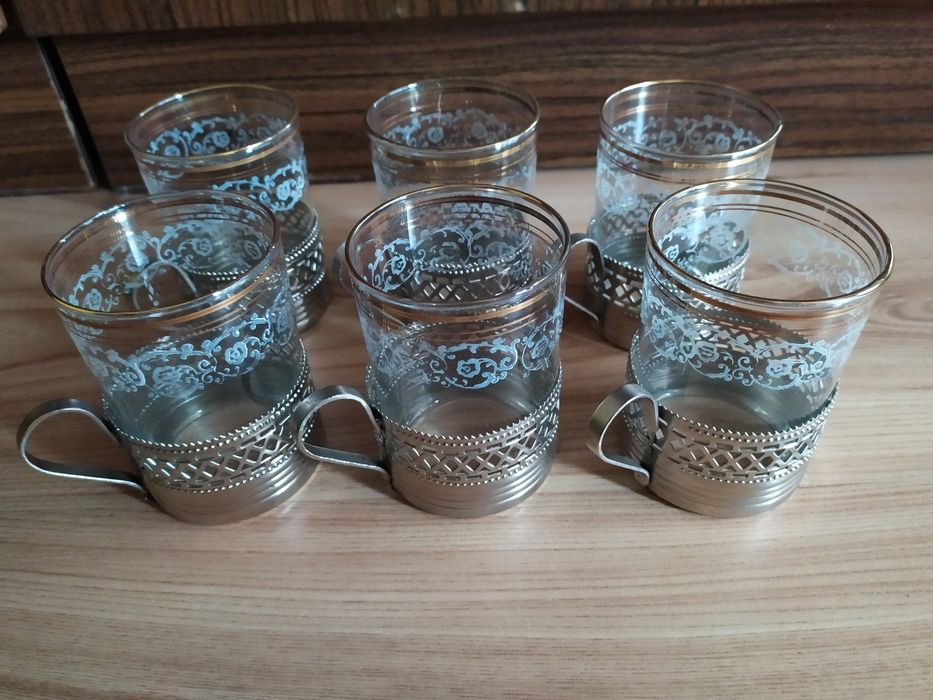 6 szklanek z koszyczkami prl