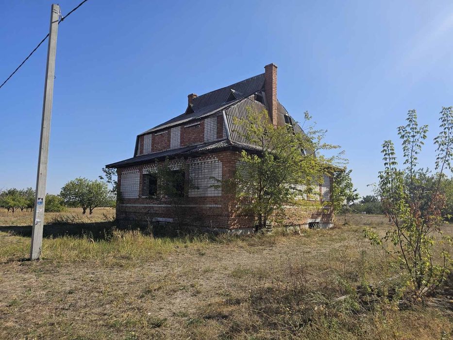 Продажа участка 61 сотка,под строительство,правильной формы,есть дом,