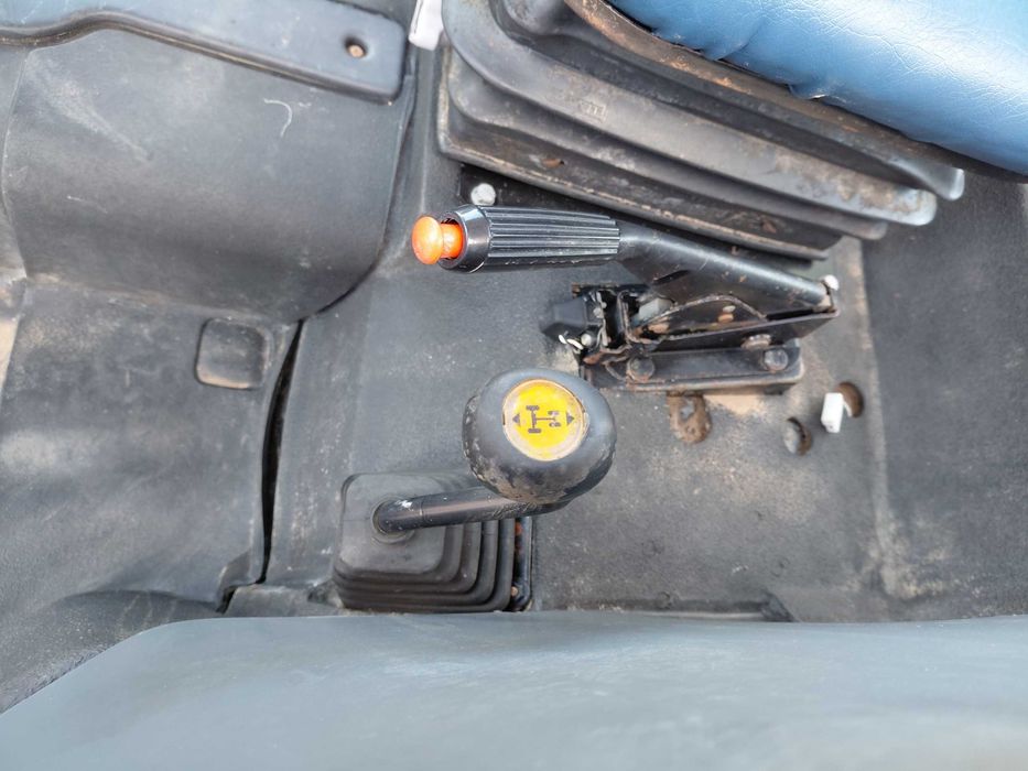 Trator usado NEW HOLLAND TN 55 S