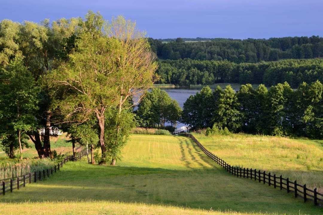 WAKACJE NA MAZURACH. Domek nad jeziorem, prywatny pomost, plaża,widok.