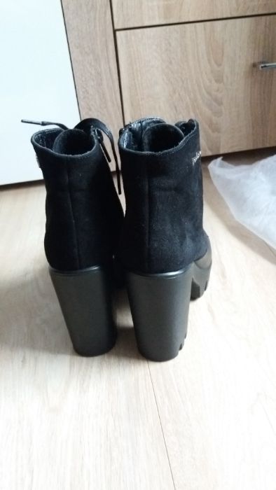 Buty/ botki na grubym obcasie