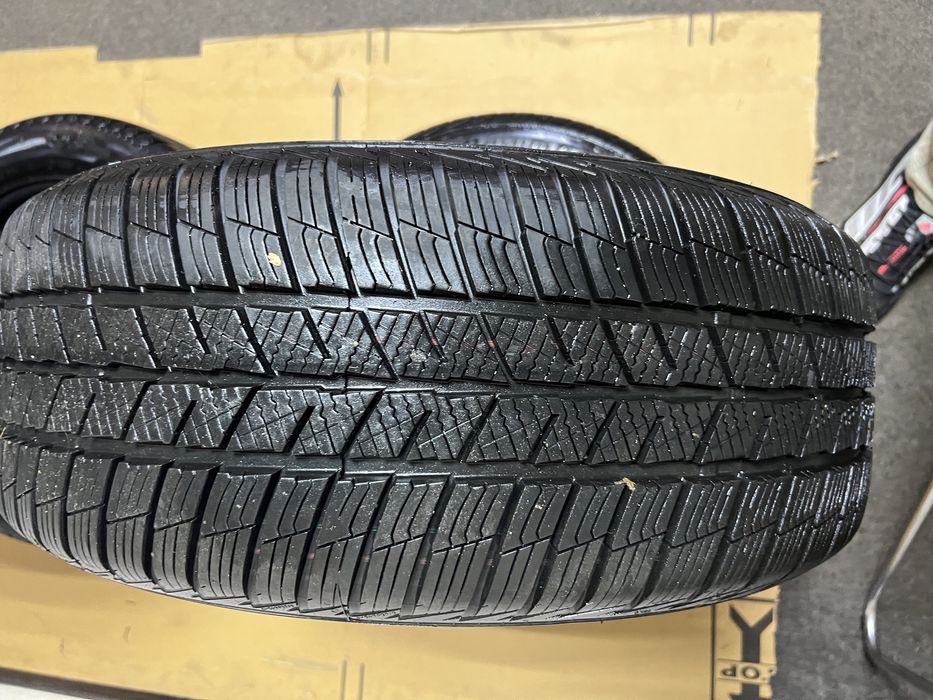 Комплект зимової резини 215/55 R16 Barum Peugeot