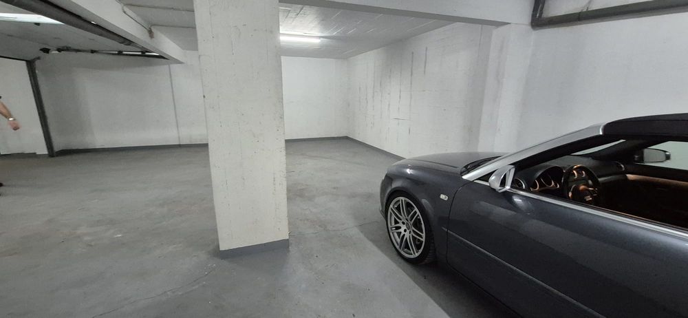 Armazém / Garagem no Cacém