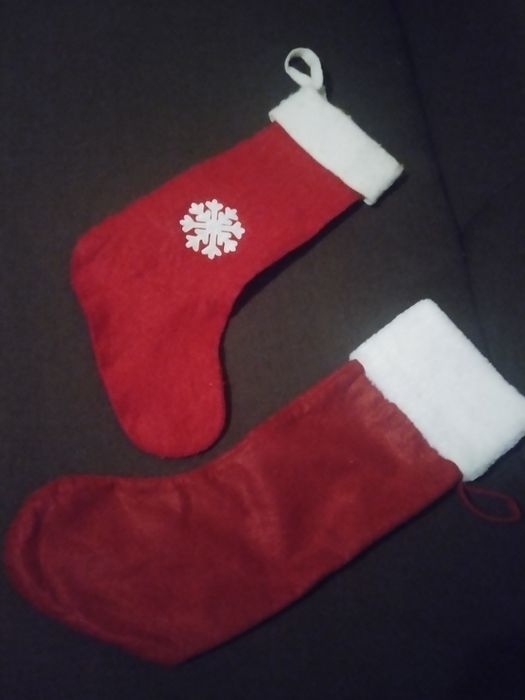 Різдвяні чобітки для подарунків та шапочки Санти.
