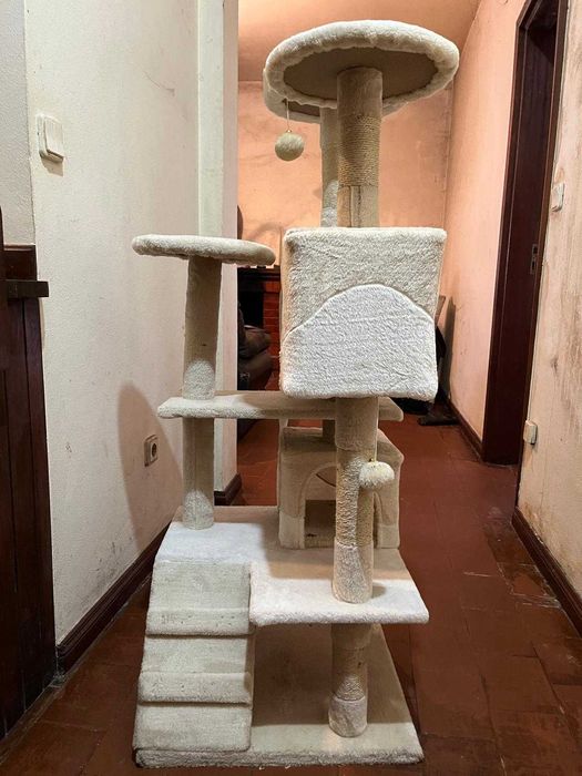 parque de diversao para gato grande branco e beje