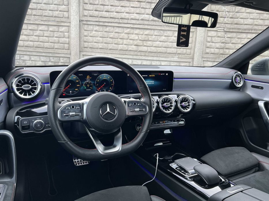 Wynajem samochodu/Wypożyczalnia samochodów Mercedes-Benz CLA Automat