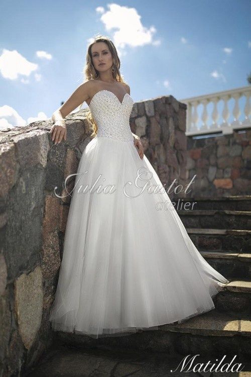 Suknia ślubna z kolekcji Julii Gastoł model Matilda