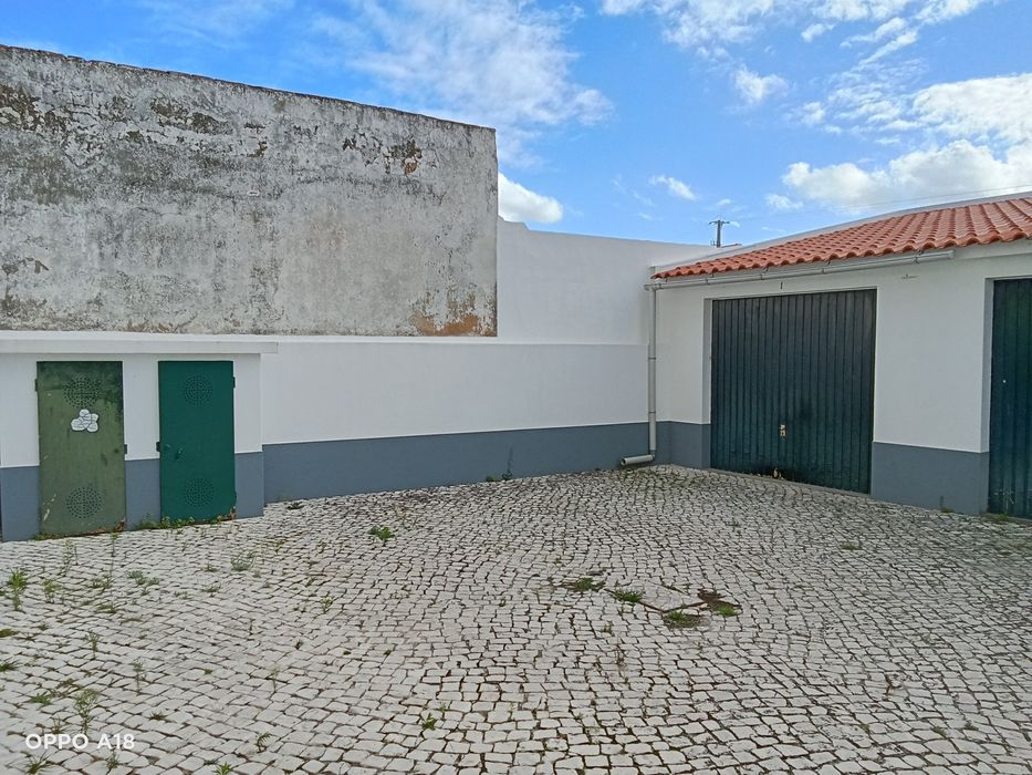 Aluga se garagem (Fazendas de Almeirim centro)