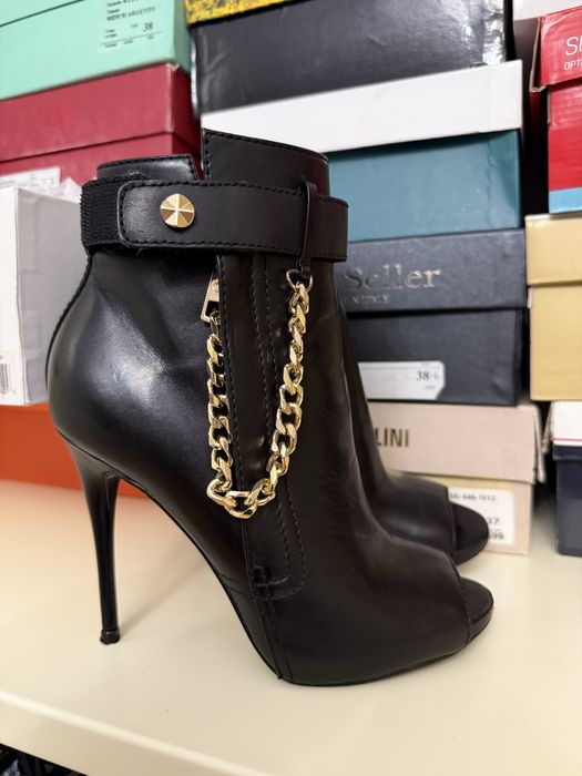 Красное и Чернон Вечернее платье Waggon сапоги Guess