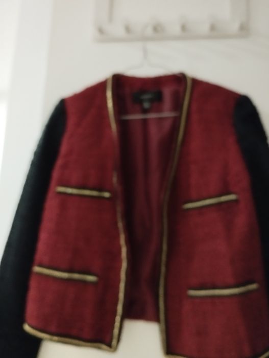 Vende blazer tipo Chanel