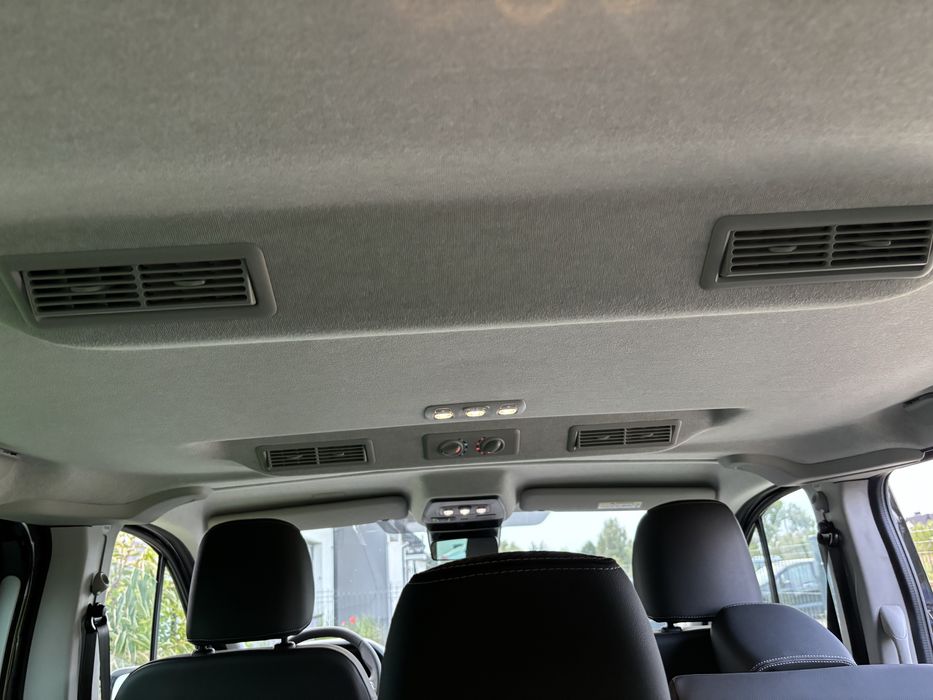 Wynajem busa 8-osobowego Renault Trafic wersja Long 2024r automat