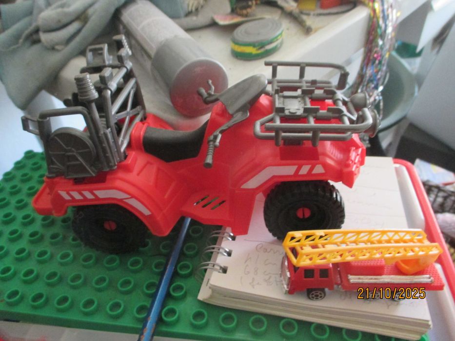 6 carros miniaturas de bombeiros