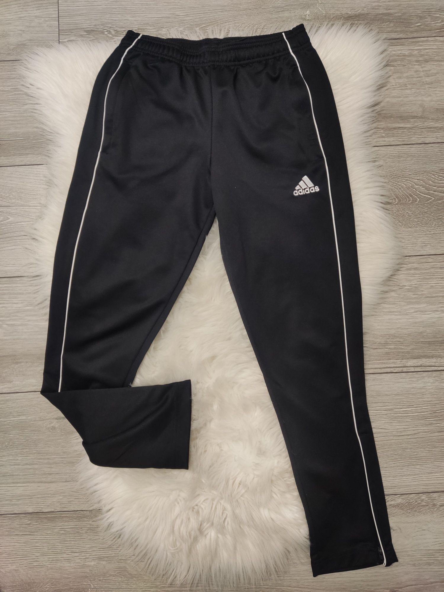 Dres kompletny czarny młodzieżowy Adidas 152