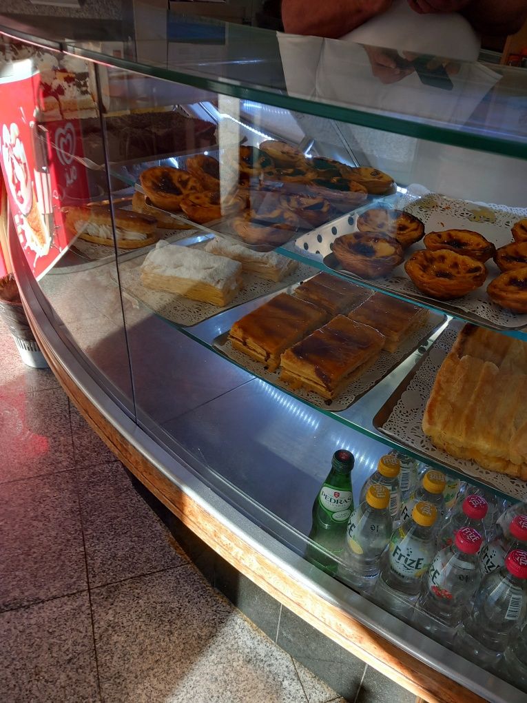 Cede-se pastelaria