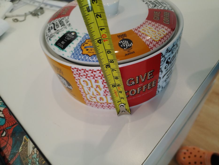 Caixa de cerâmica do gato preto