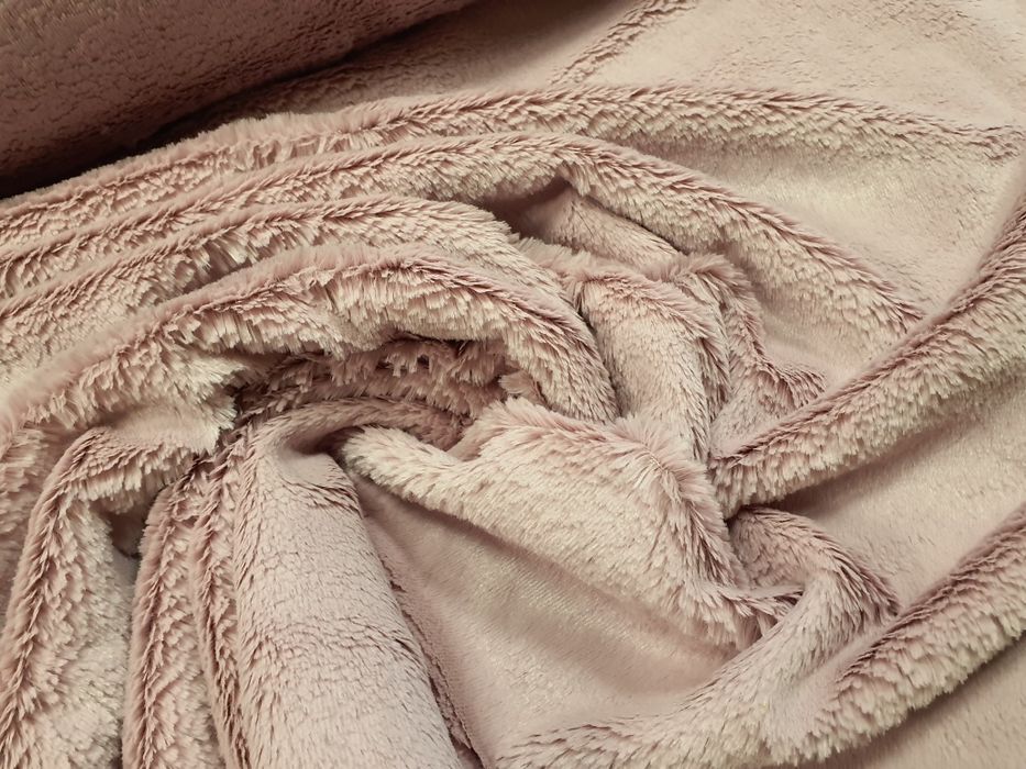 Futerko brudny róż szer.152 cm.