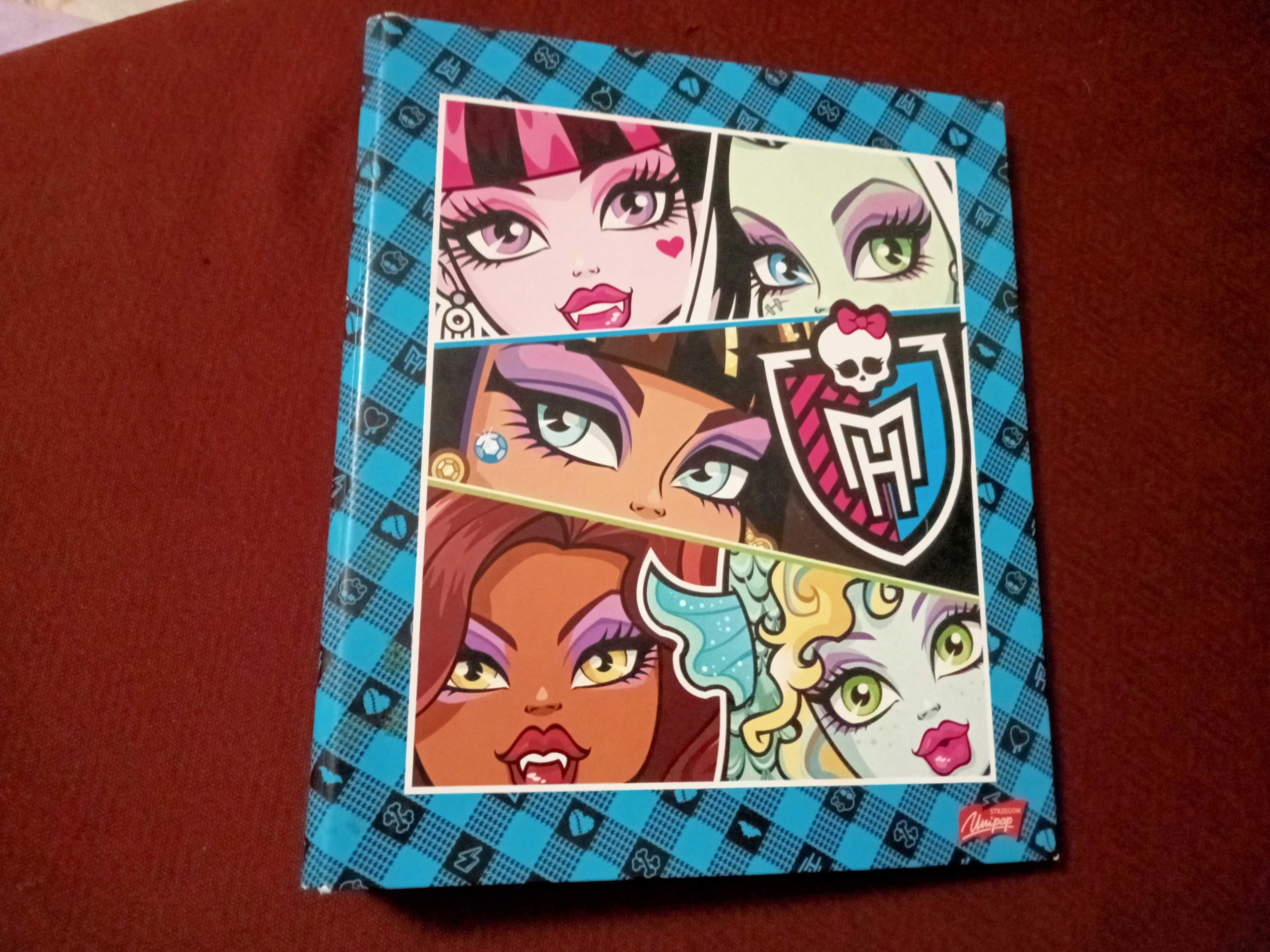 Karteczki kolekcjonerskie z MONSTER HIGH i segregator.