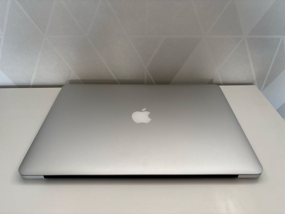 Apple MacBook Pro 15” Retina i7 2.2 GHz 256 SSD świetny komputer