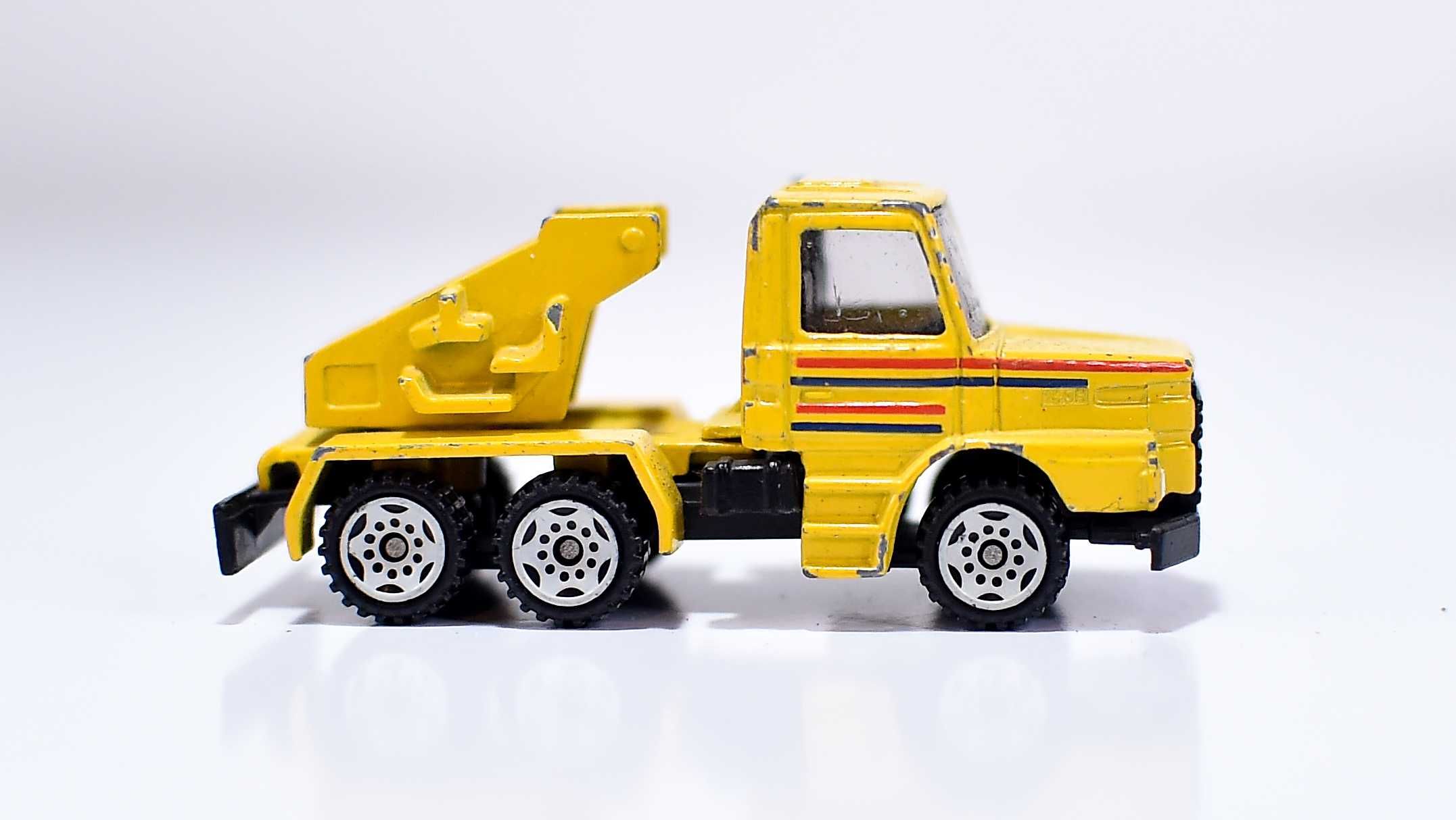 Siku 1/64 Wrecker Truck (tow truck)