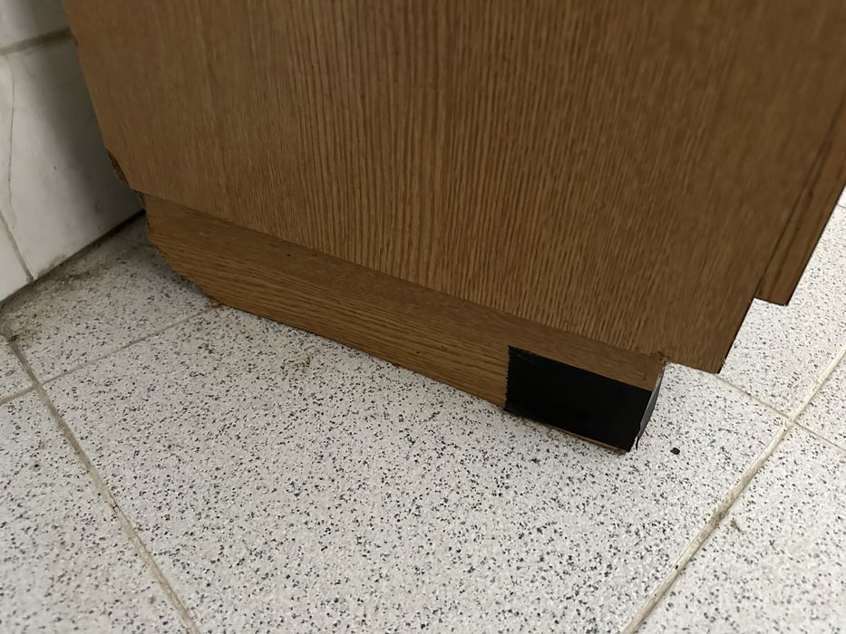 Móvel com prateleiras de arrumação