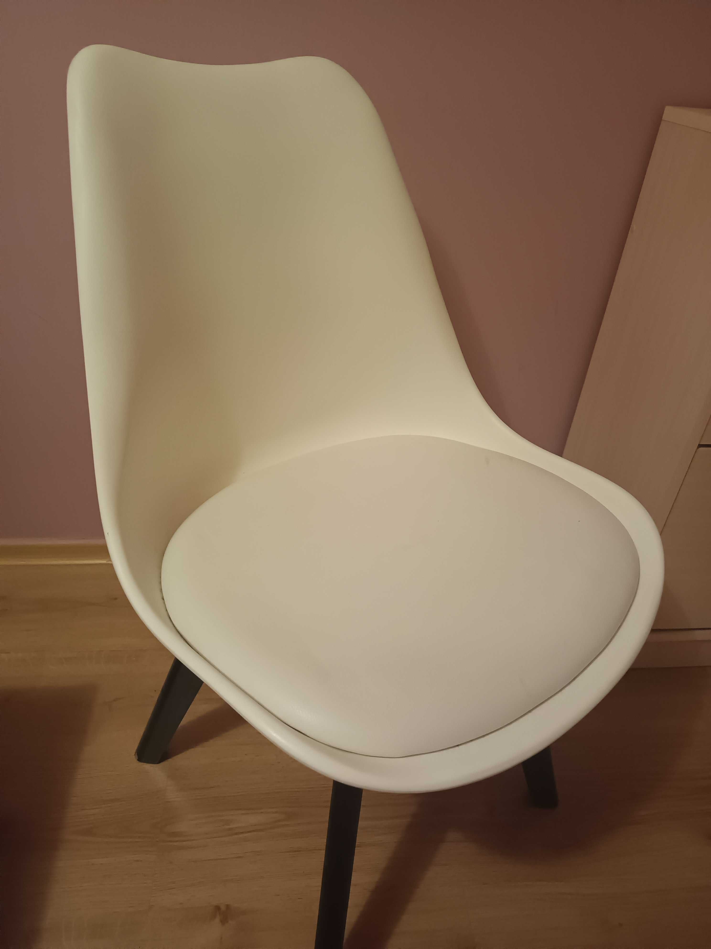 4 krzesła do jadalni biało czarne ekoskóra drewno skandynawski styl