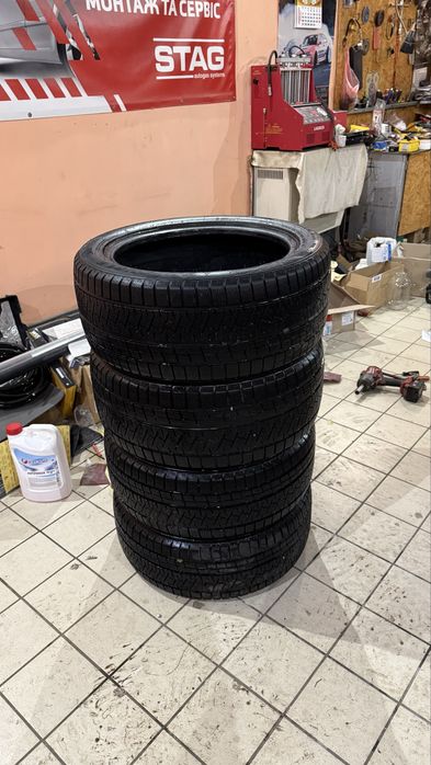 Різноширокі шини r18 комплект  bmw майже нові